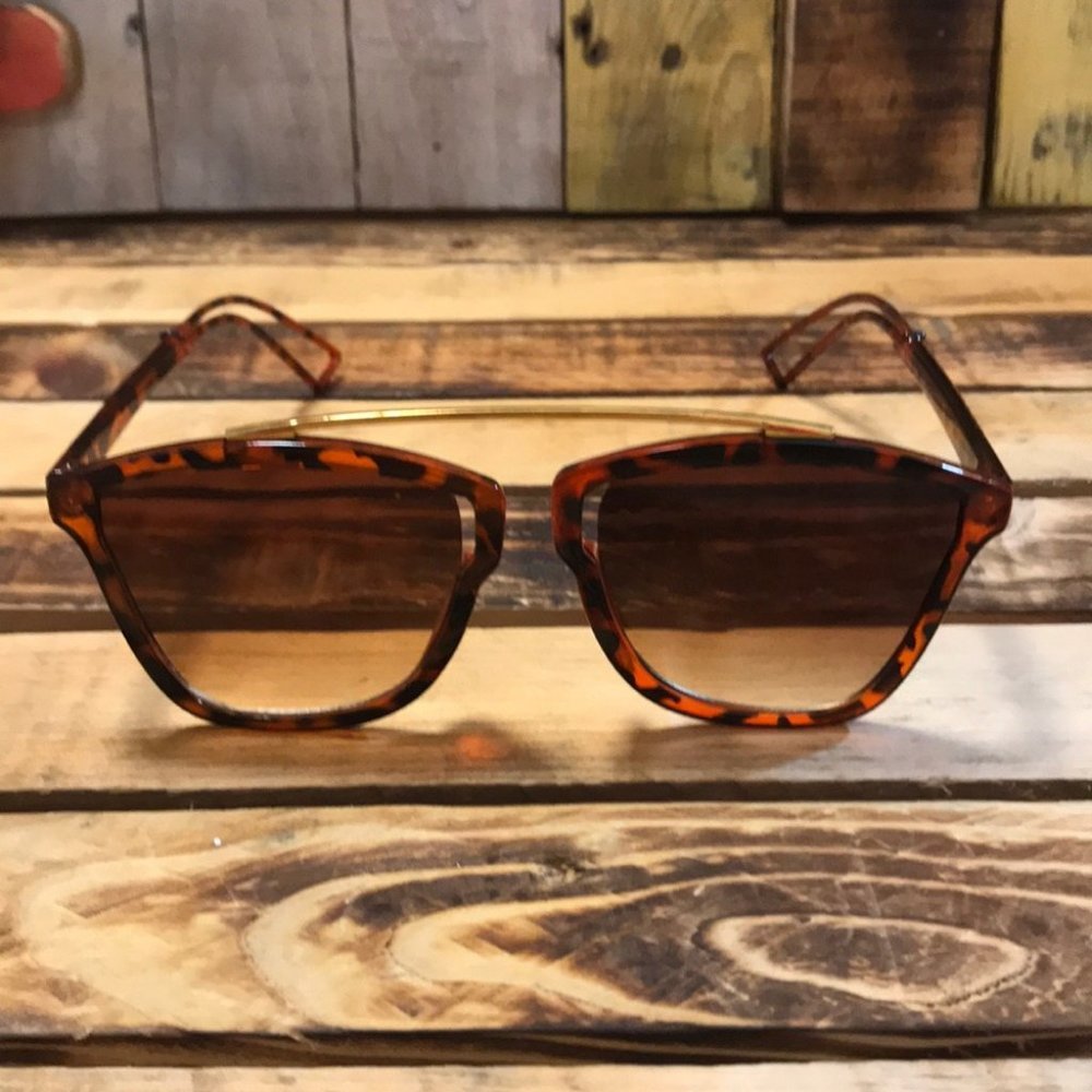 Women’s sunglasses 87